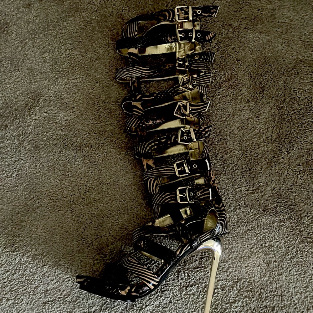 Like new gladiator heels/ sandals sz 9